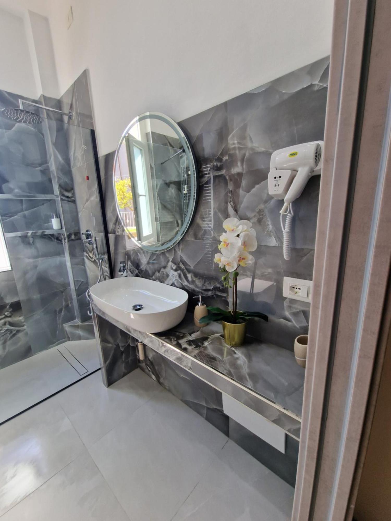 Apartamento La Casa Della Stazione La Spezia Exterior foto
